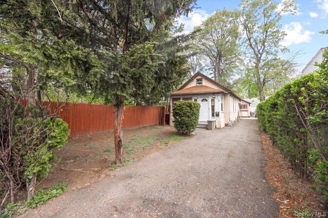 8 Geyser Place, White Plains, NY 10607