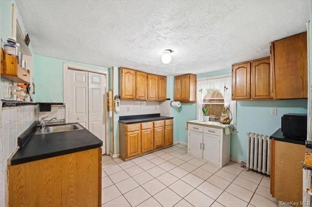 8 Geyser Place, White Plains, NY 10607