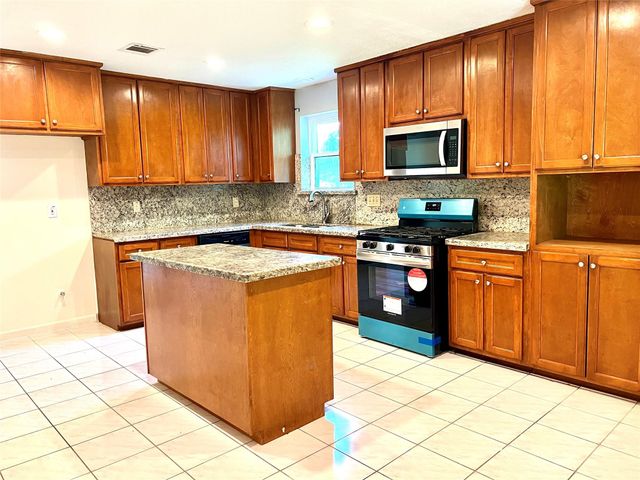 11703 Seawood Drive, Houston, TX 77089