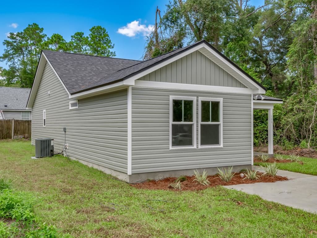 Image 3 of property listing at 75 Blackfoot Road, Crawfordville, FL 32327