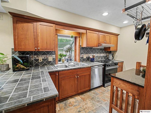 2909 S 26th Street, Lincoln, NE 68502