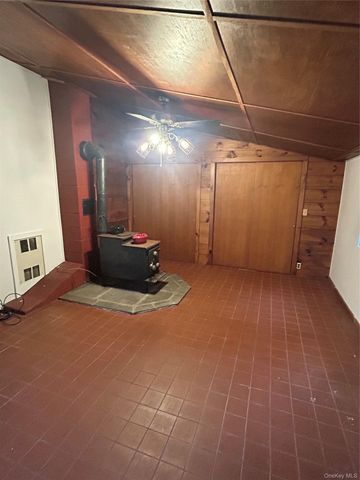 94 fire house rd, Wurtsboro, NY 12790