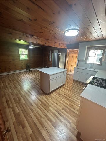 94 fire house rd, Wurtsboro, NY 12790
