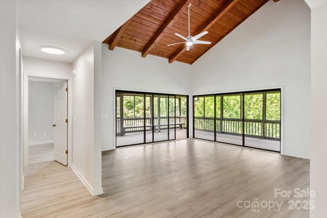 8A Cove Overlook Drive, Hendersonville, NC 28739
