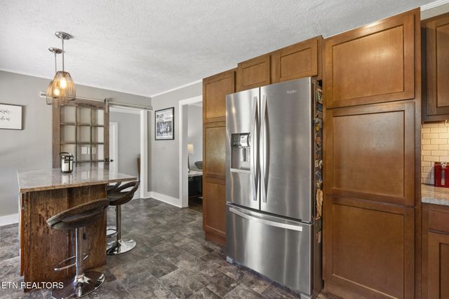 145 Gayle Ave, Lenoir City, TN 37771