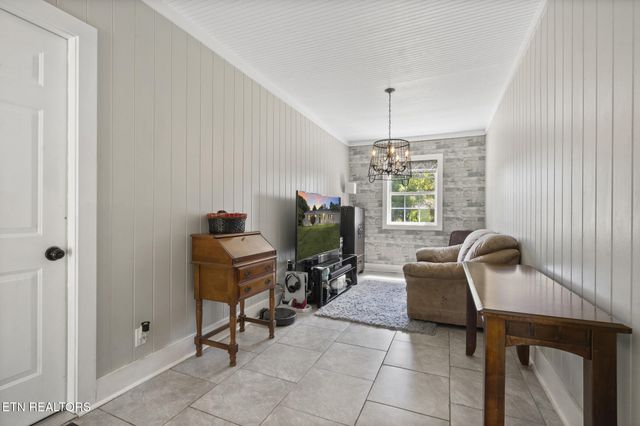 145 Gayle Ave, Lenoir City, TN 37771