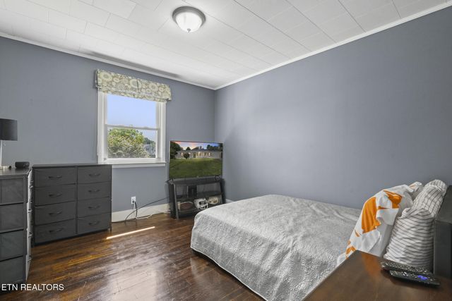 145 Gayle Ave, Lenoir City, TN 37771