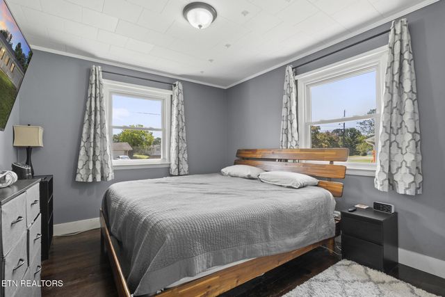 145 Gayle Ave, Lenoir City, TN 37771