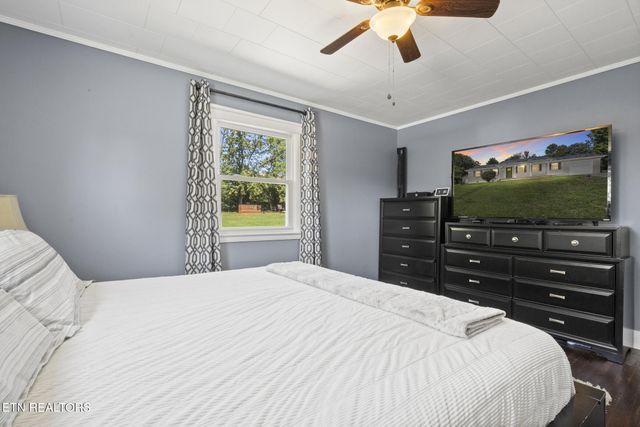 145 Gayle Ave, Lenoir City, TN 37771