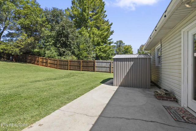 145 Gayle Ave, Lenoir City, TN 37771