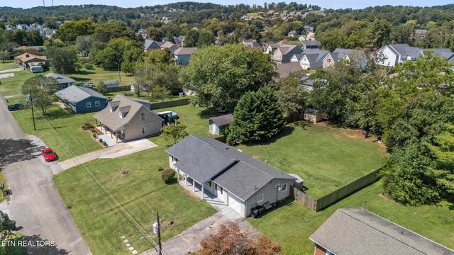 145 Gayle Ave, Lenoir City, TN 37771