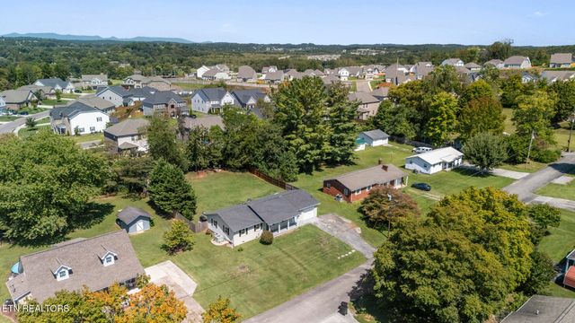 145 Gayle Ave, Lenoir City, TN 37771