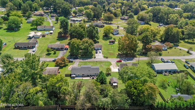 145 Gayle Ave, Lenoir City, TN 37771