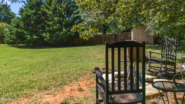 145 Gayle Ave, Lenoir City, TN 37771