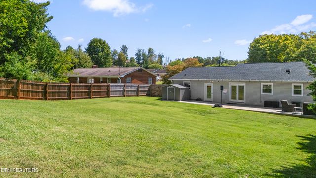 145 Gayle Ave, Lenoir City, TN 37771