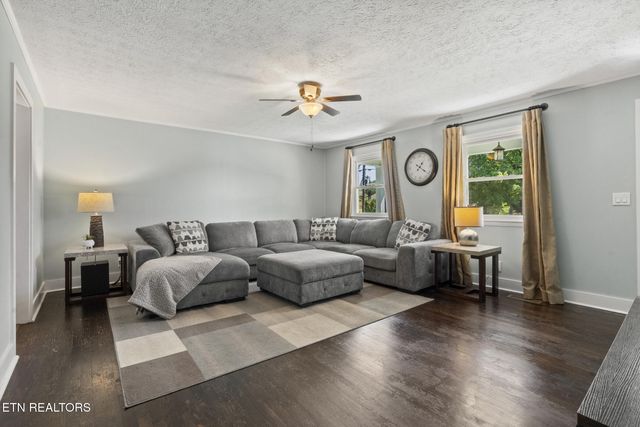 145 Gayle Ave, Lenoir City, TN 37771