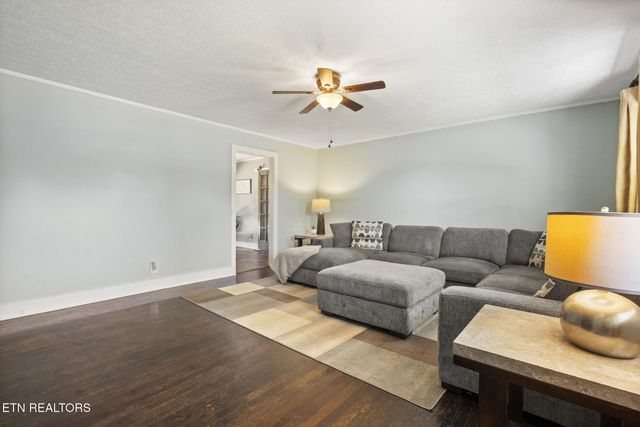 145 Gayle Ave, Lenoir City, TN 37771