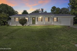 145 Gayle Ave, Lenoir City, TN 37771