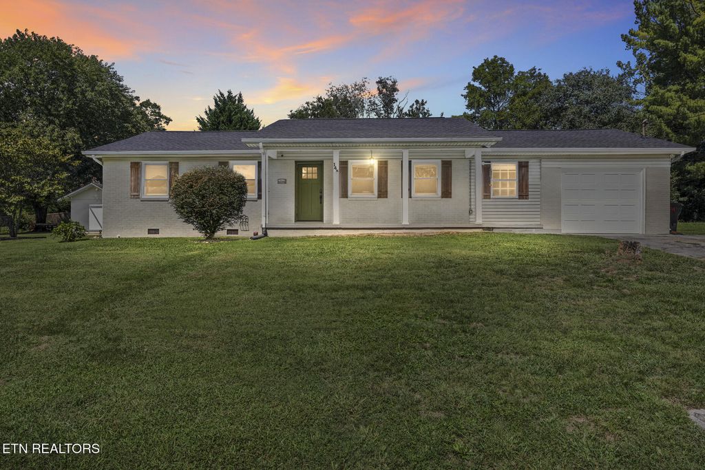 145 Gayle Ave, Lenoir City, TN 37771