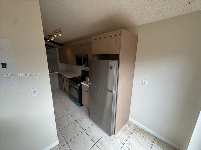 1752 NW 72nd Ave 83, Plantation, FL 33313