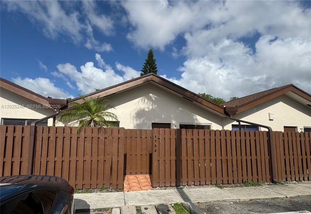 1752 NW 72nd Ave 83, Plantation, FL 33313