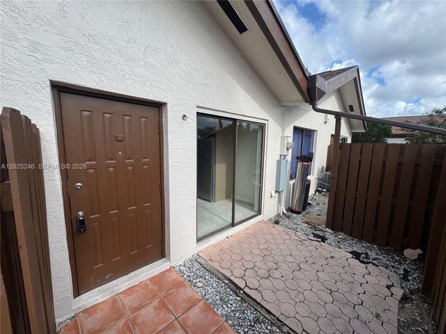 1752 NW 72nd Ave 83, Plantation, FL 33313