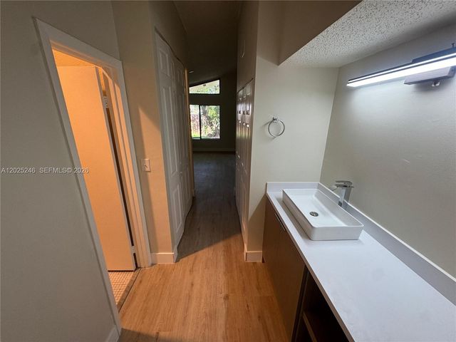 1752 NW 72nd Ave 83, Plantation, FL 33313