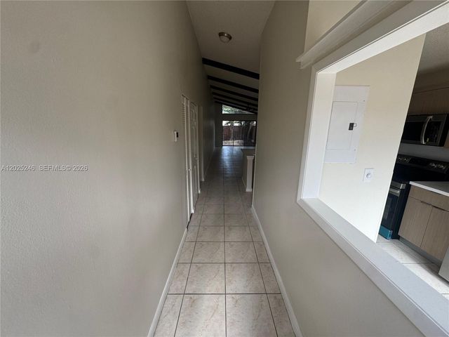 1752 NW 72nd Ave 83, Plantation, FL 33313
