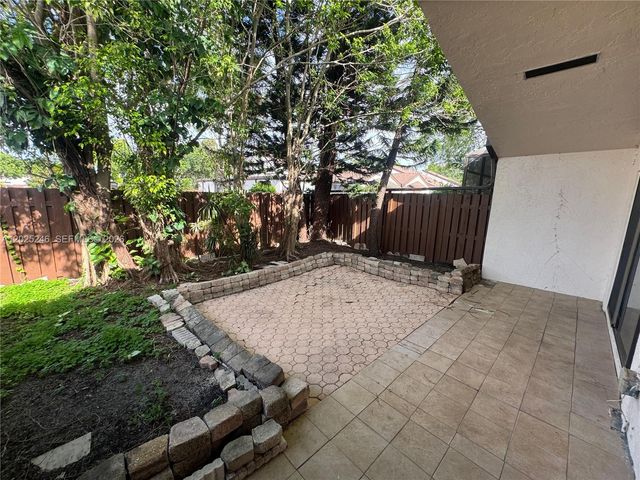 1752 NW 72nd Ave 83, Plantation, FL 33313
