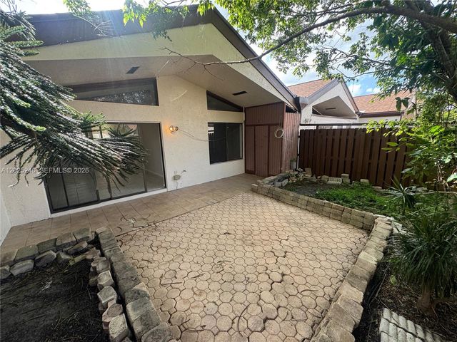 1752 NW 72nd Ave 83, Plantation, FL 33313