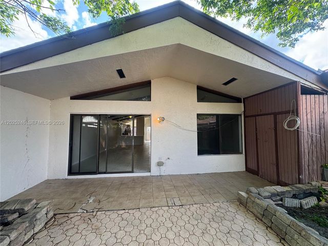 1752 NW 72nd Ave 83, Plantation, FL 33313