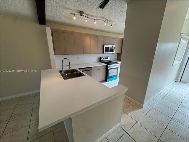 1752 NW 72nd Ave 83, Plantation, FL 33313