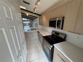 1752 NW 72nd Ave 83, Plantation, FL 33313