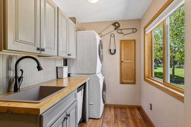 356 Pendryn Hill Curve, Woodbury, MN 55125