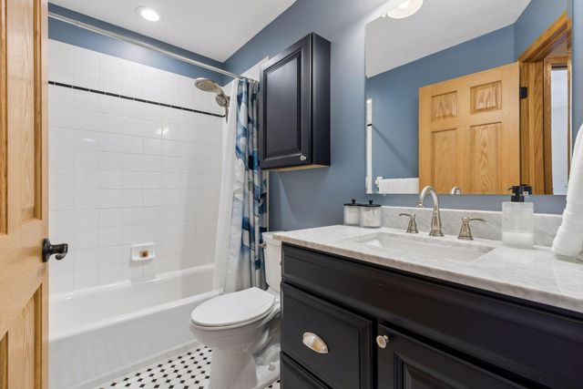 356 Pendryn Hill Curve, Woodbury, MN 55125