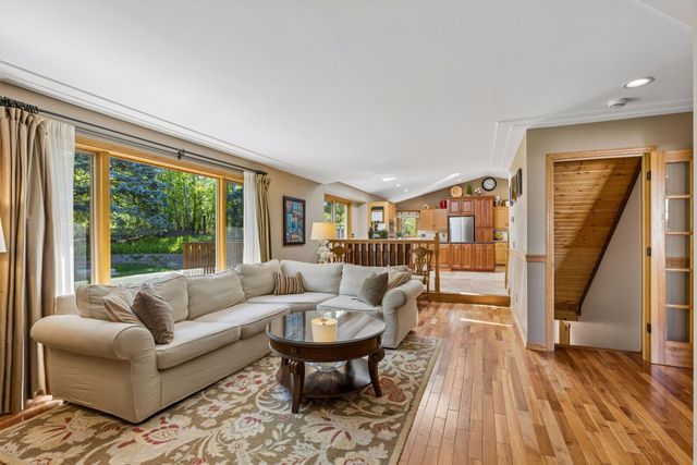 356 Pendryn Hill Curve, Woodbury, MN 55125