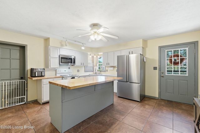 244 Dennis Dr, Shepherdsville, KY 40165