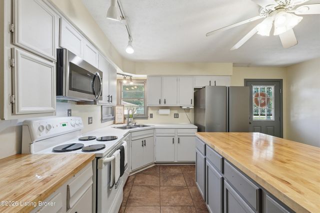 244 Dennis Dr, Shepherdsville, KY 40165