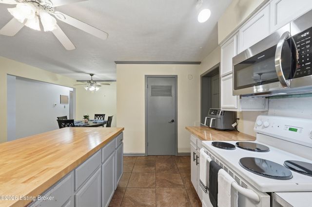 244 Dennis Dr, Shepherdsville, KY 40165