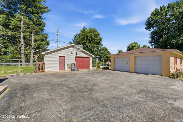 244 Dennis Dr, Shepherdsville, KY 40165