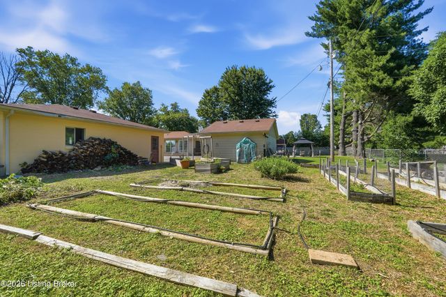 244 Dennis Dr, Shepherdsville, KY 40165