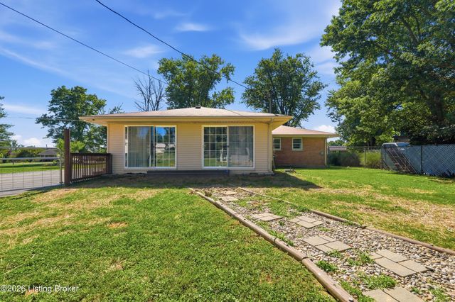 244 Dennis Dr, Shepherdsville, KY 40165