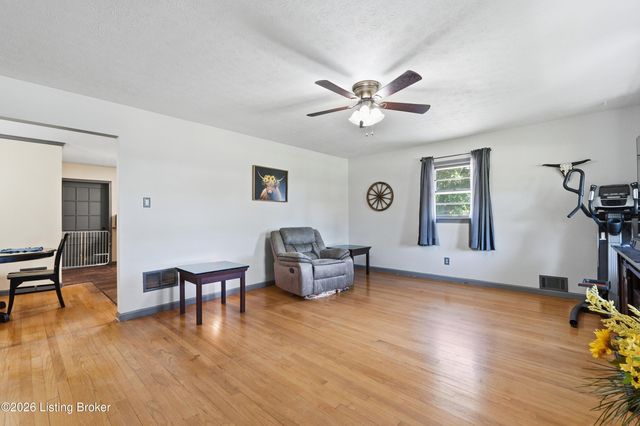 244 Dennis Dr, Shepherdsville, KY 40165
