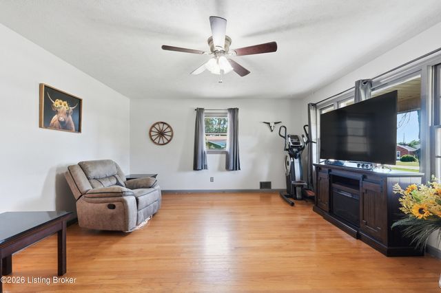 244 Dennis Dr, Shepherdsville, KY 40165