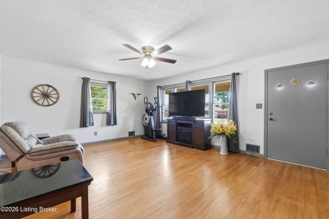 244 Dennis Dr, Shepherdsville, KY 40165