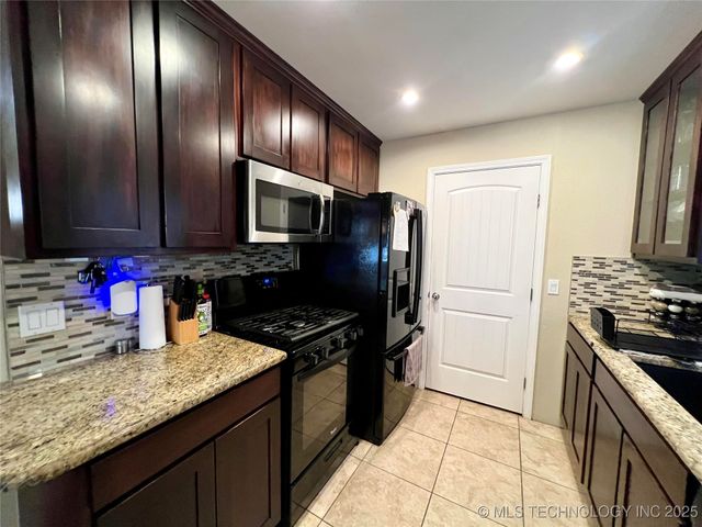 1715 N Butternut Court, Broken Arrow, OK 74012