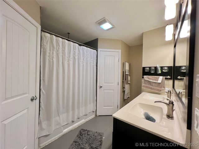 1715 N Butternut Court, Broken Arrow, OK 74012