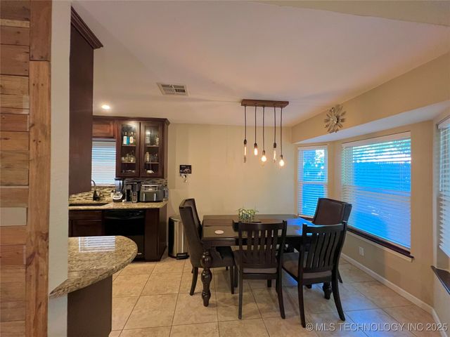 1715 N Butternut Court, Broken Arrow, OK 74012