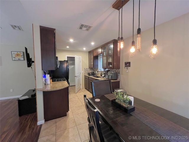 1715 N Butternut Court, Broken Arrow, OK 74012