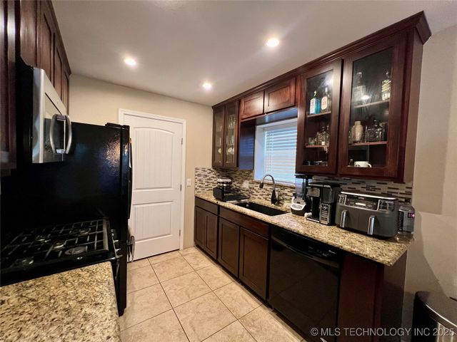 1715 N Butternut Court, Broken Arrow, OK 74012